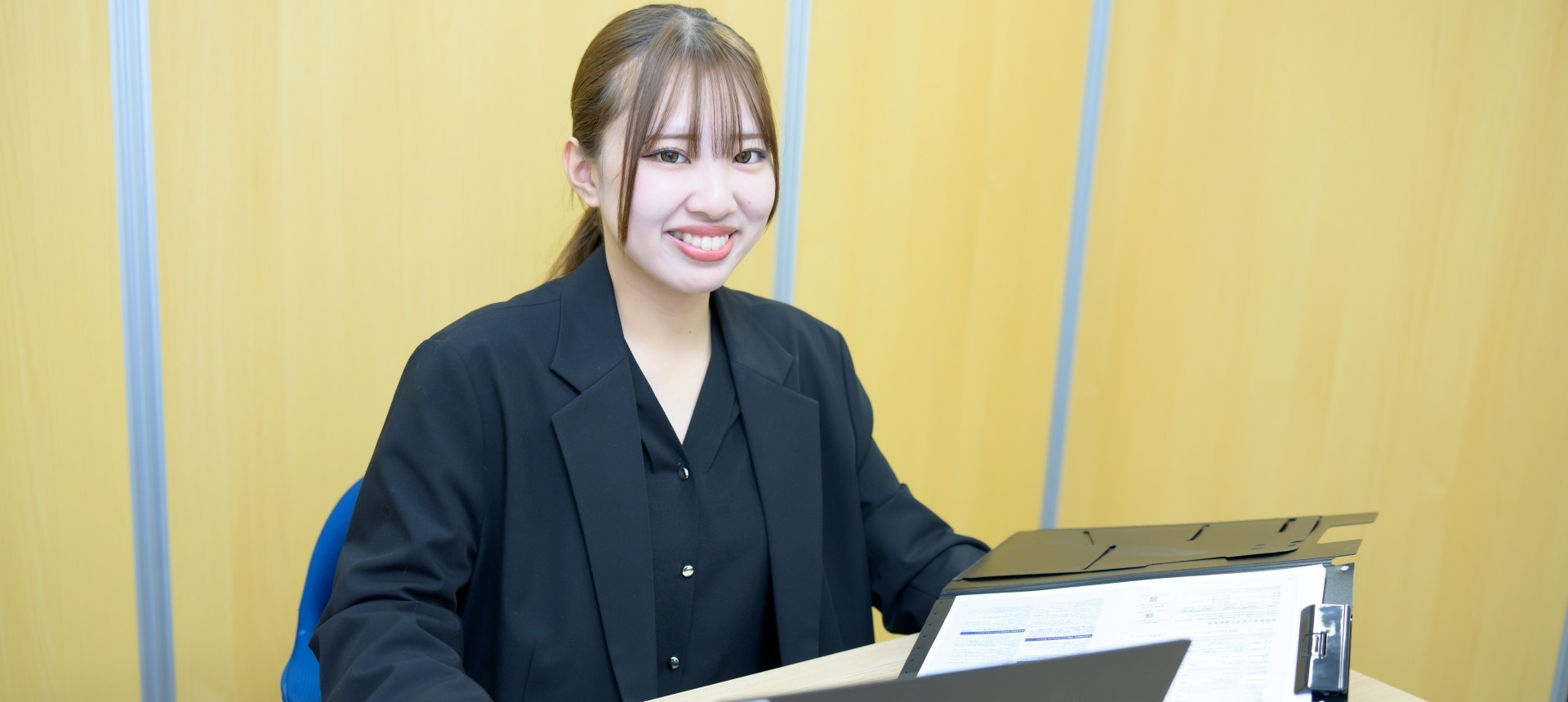 174観光_卒業生岩崎さん1920×860