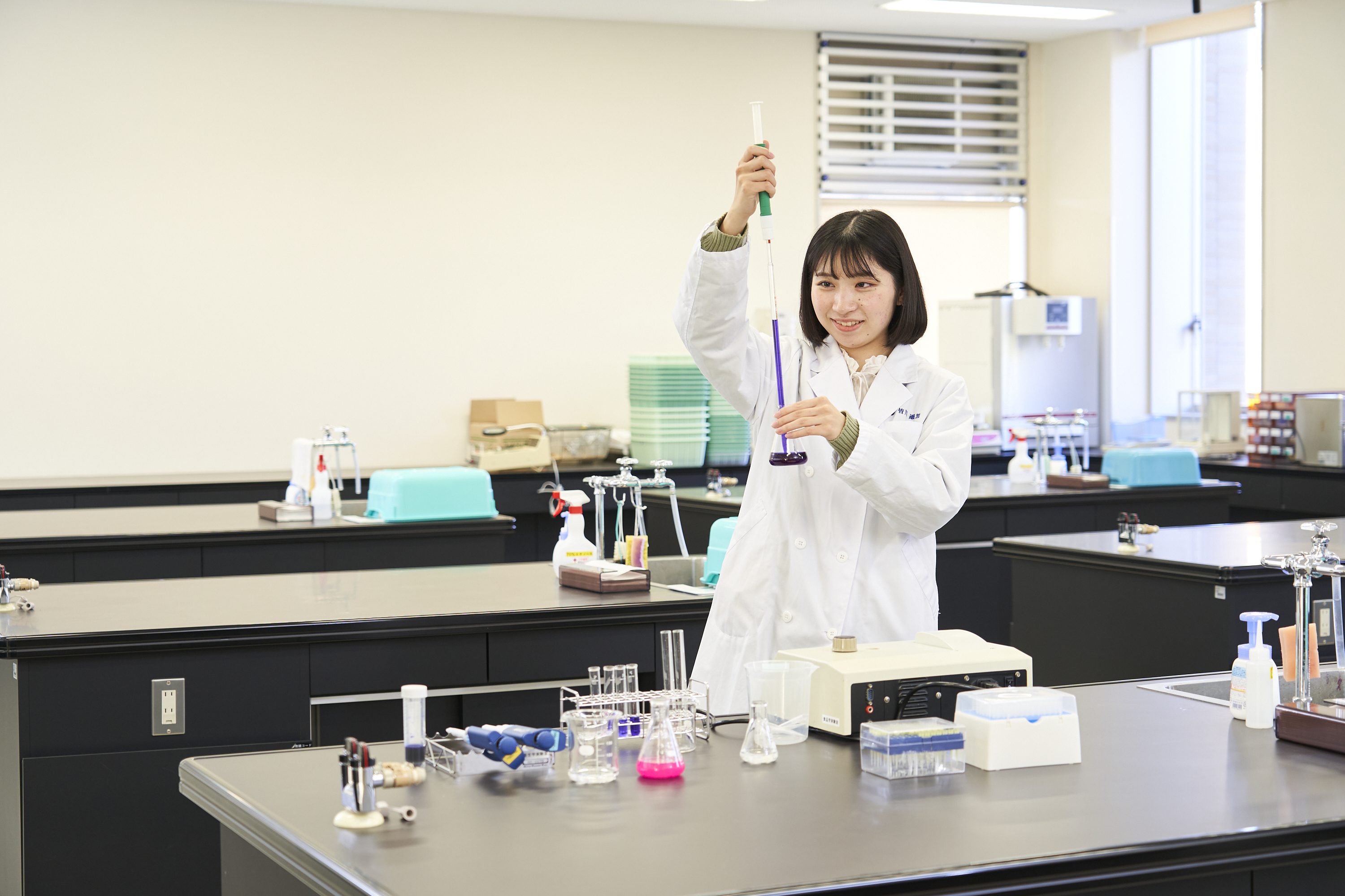 2023大学案内　学科扉　栄養学科　皆川さん