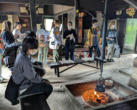 写真1、地域理解実習Ⅰ(三芳町・三芳町を町歩き、旧島田家住宅)