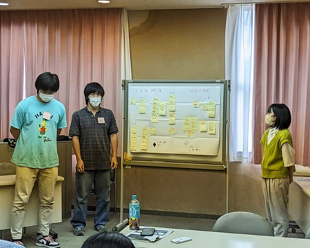 写真9、地域理解実習Ⅱ(八潮市 学生が考える八潮市の改善案を発表)