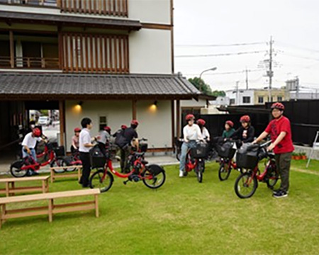 写真12、地域理解実習Ⅱ(笠間市 新規導入のシェアサイクルの試乗)
