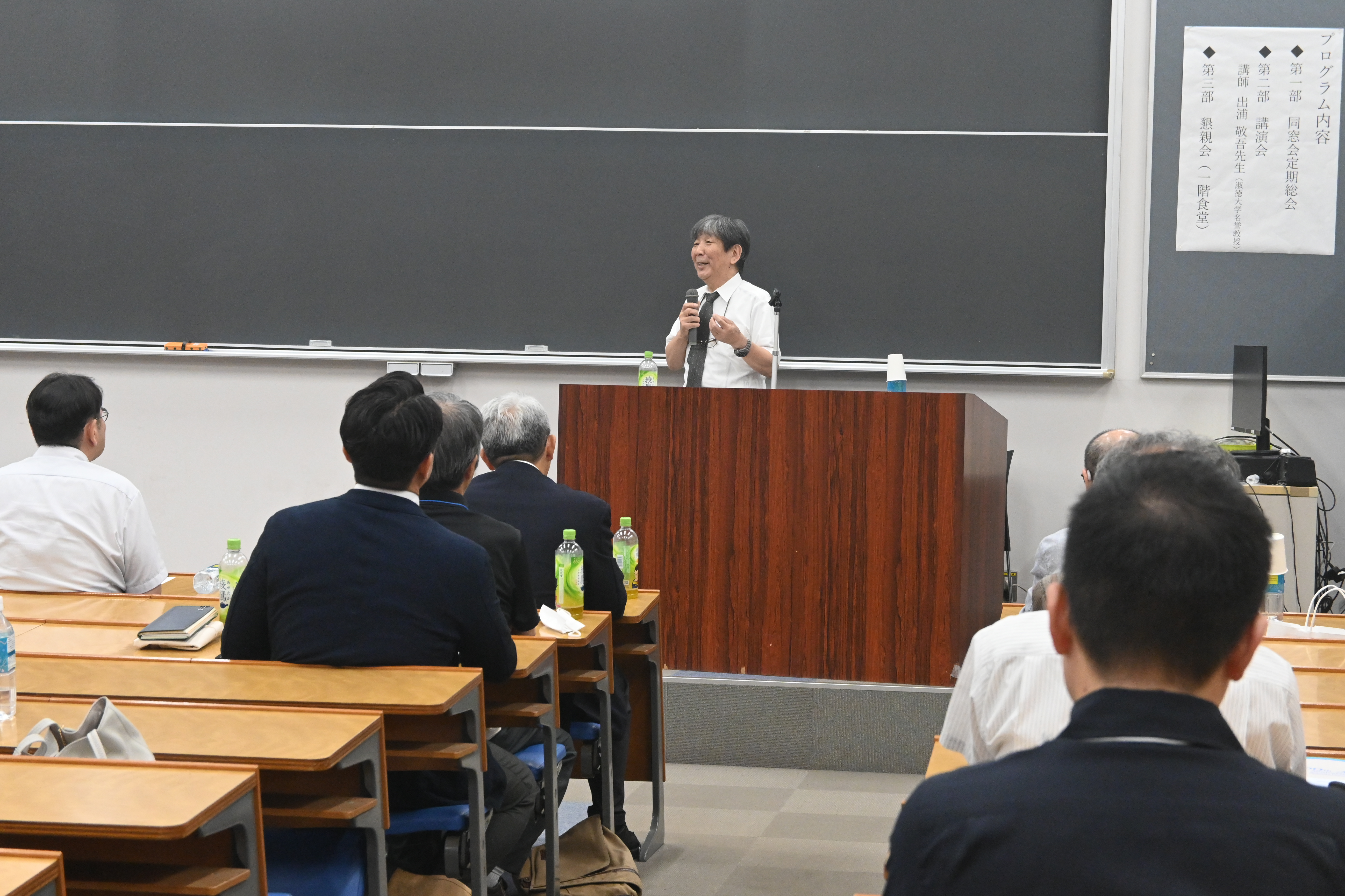 R8 総会写真（HP講演会出浦先生）