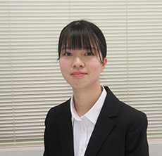 保育士 角田 彩里(つのだ あやり)左