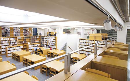 8号館図書館（東京キャンパス）