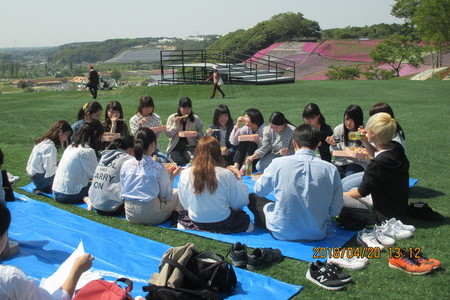 栄養学科4月20日東京ドイツ村新入生セミナーお弁当風景