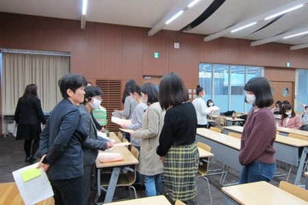 看護師・保健師国家試験奏功会　茂野先生説明風景