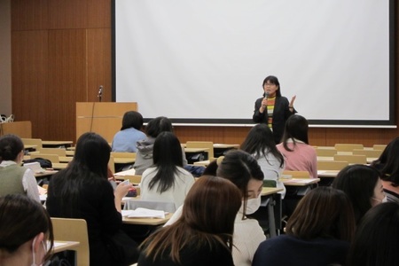 看護師・保健師国家試験奏功会　田中学部長激励