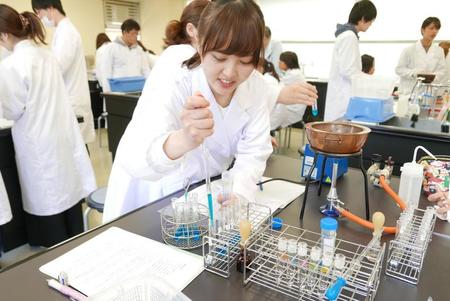 栄養学科ブログ実習紹介「生化学実験」2