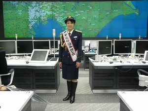 この通信指令室には千葉県全域から１日１５００件の１１０番が入ります