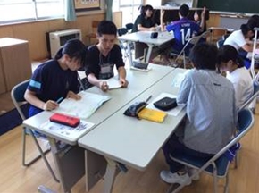 大須中学校での様子