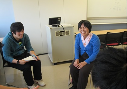 相談援助演習（米村先生）の様子