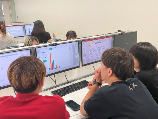 画像1　VONDS市原をテーマとしたグループ課題に取り組む様子（千葉キャンパス）