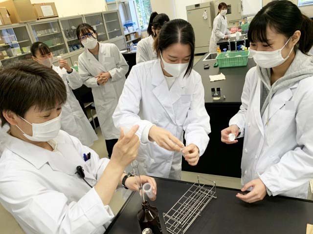 栄養学科の実験実習を覗いてみよう『基礎栄養学実験~鶏の肝臓のDNAを観察してみよう!~』04